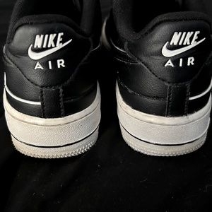 Blk Air Force 1s